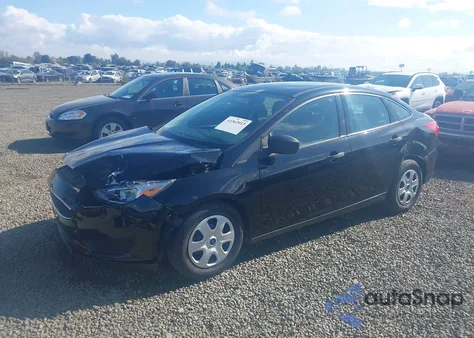 2018 Ford Focus S из США, поврежденный, VIN 1FADP3E20JL279139